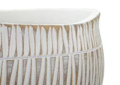 Cache-pot en polyrésine décoré de motifs géométriques et linéaires blanc et doré