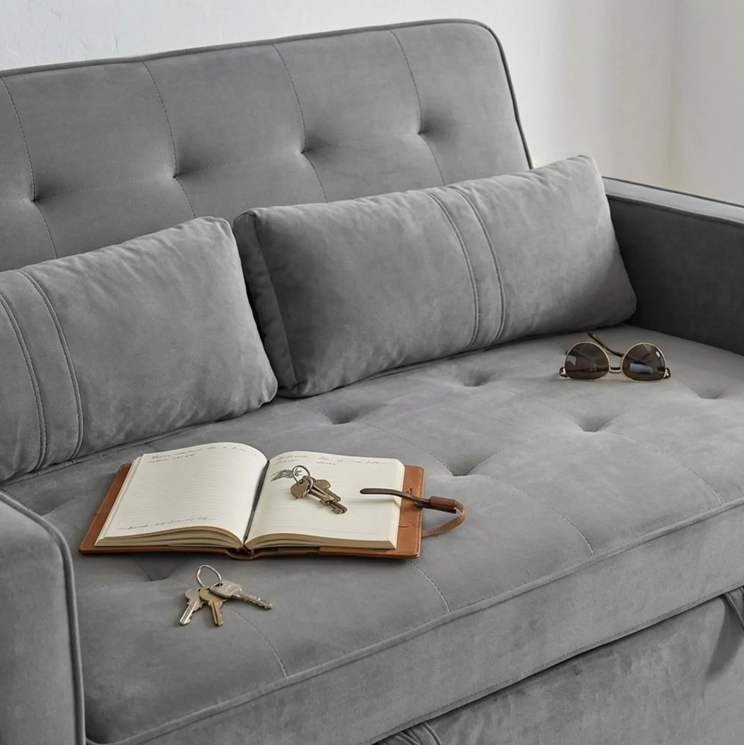Canapé convertible 2 places Komaria Velours Gris