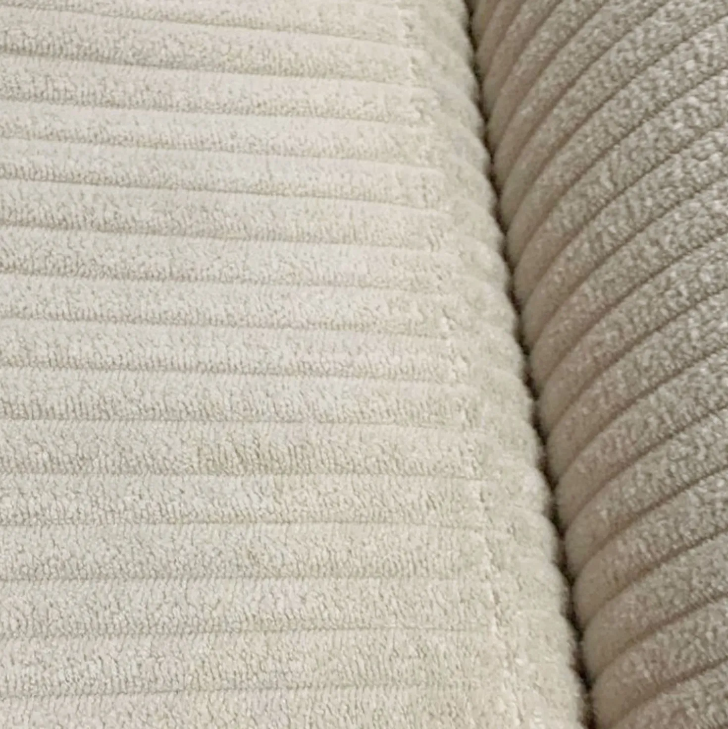 Canapé d'angle convertible Antoni avec têtières relevables angle à droite Velours côtelé Beige