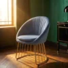 Chaise design avec dossier arrondi effet drapé Pralion Pied Or et Velours Gris