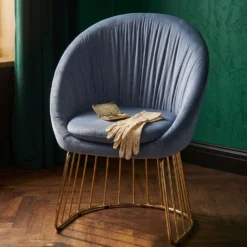 Chaise design avec dossier arrondi effet drapé Pralion Pied Or et Velours Gris