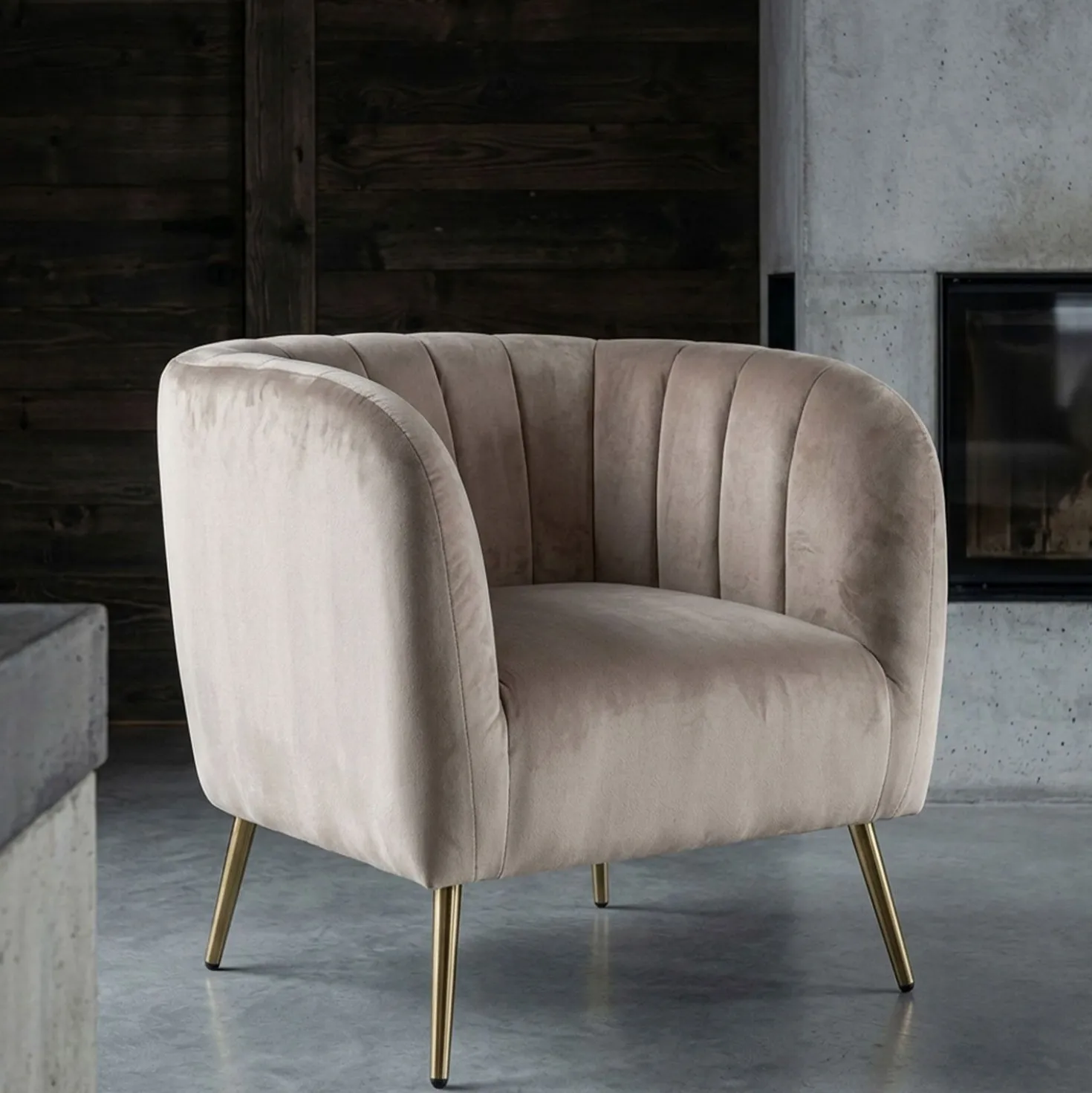 Fauteuil moderne Bombaro pieds métal doré et Velours Taupe