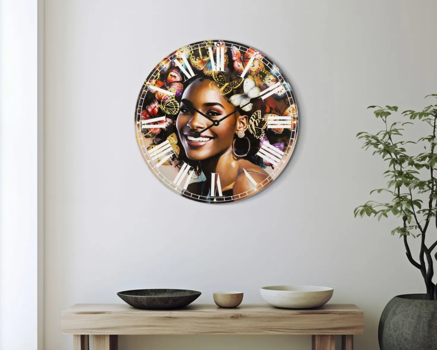 Horloge murale Kourt M.D.F motif femme et papillons colorés
