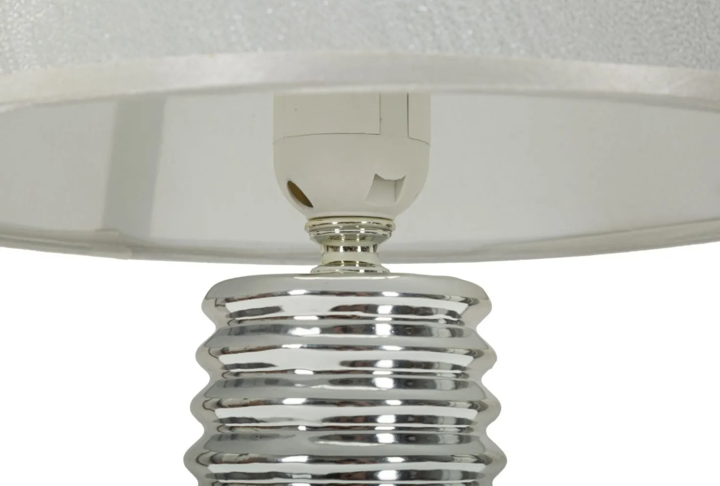 Lampe de table Candela céramique blanche abat-jour tissu argenté