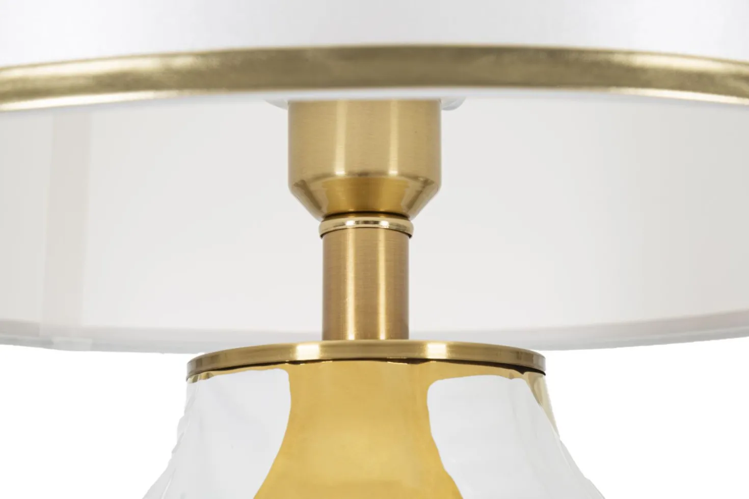 Lampe de table Céramique Blanche feuilles Dorées abat-jour Tissu Blanc bords Dorés