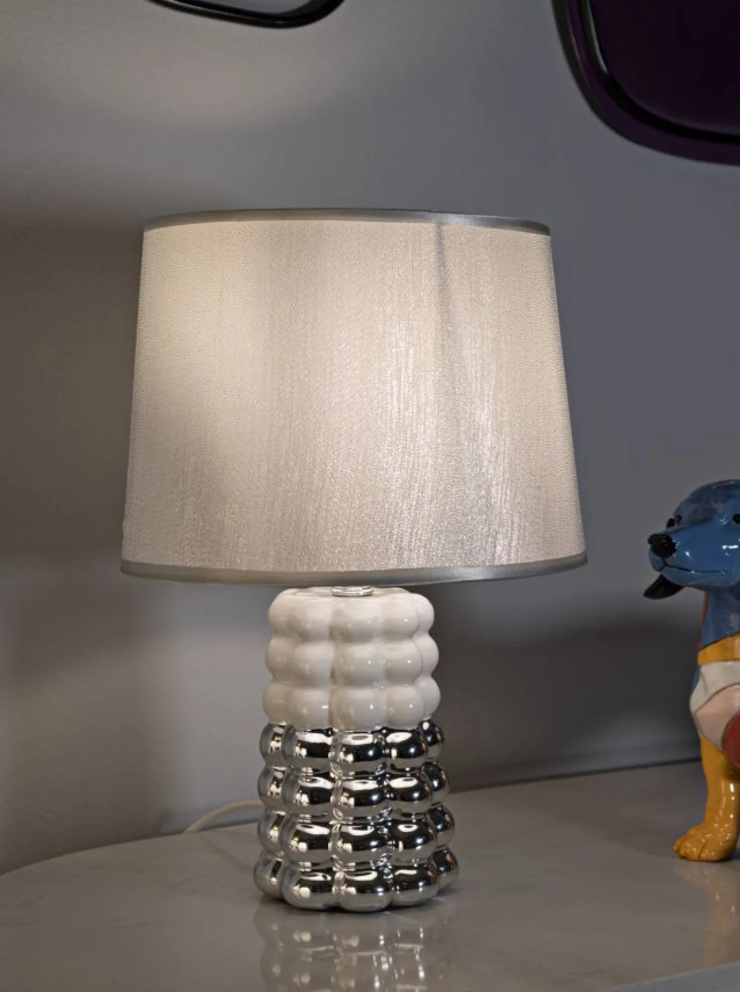 Lampe de table Céramique Blanche et Argentée Abat-jour Tissu Argenté