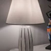Lampe de table Emmi céramique blanche abat-jour tissu argenté