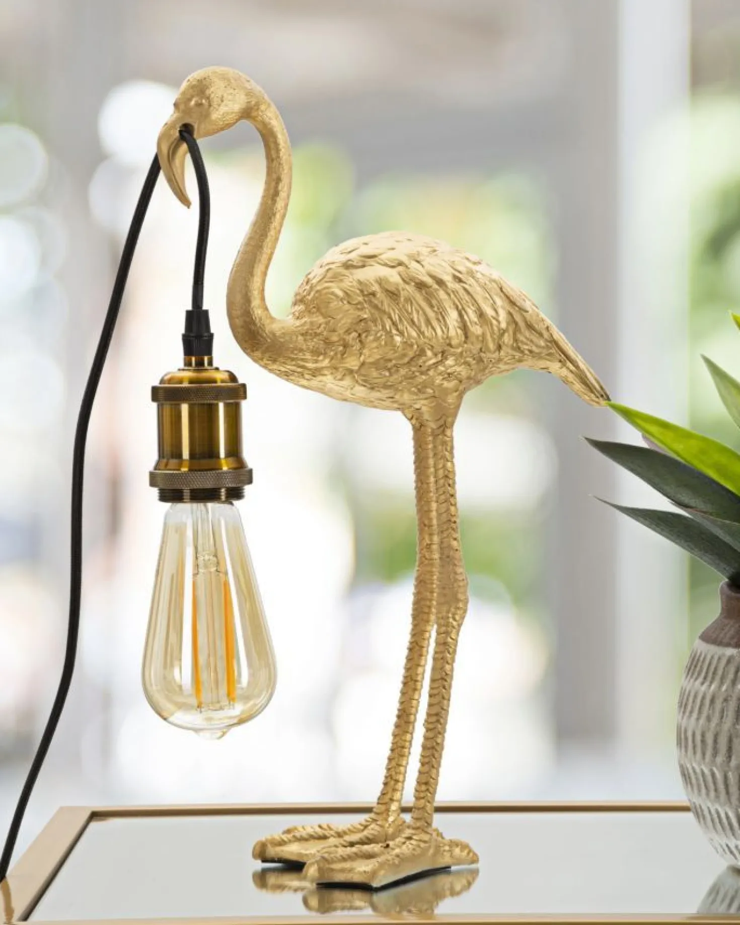 Lampe de table Flamant Rose résine dorée