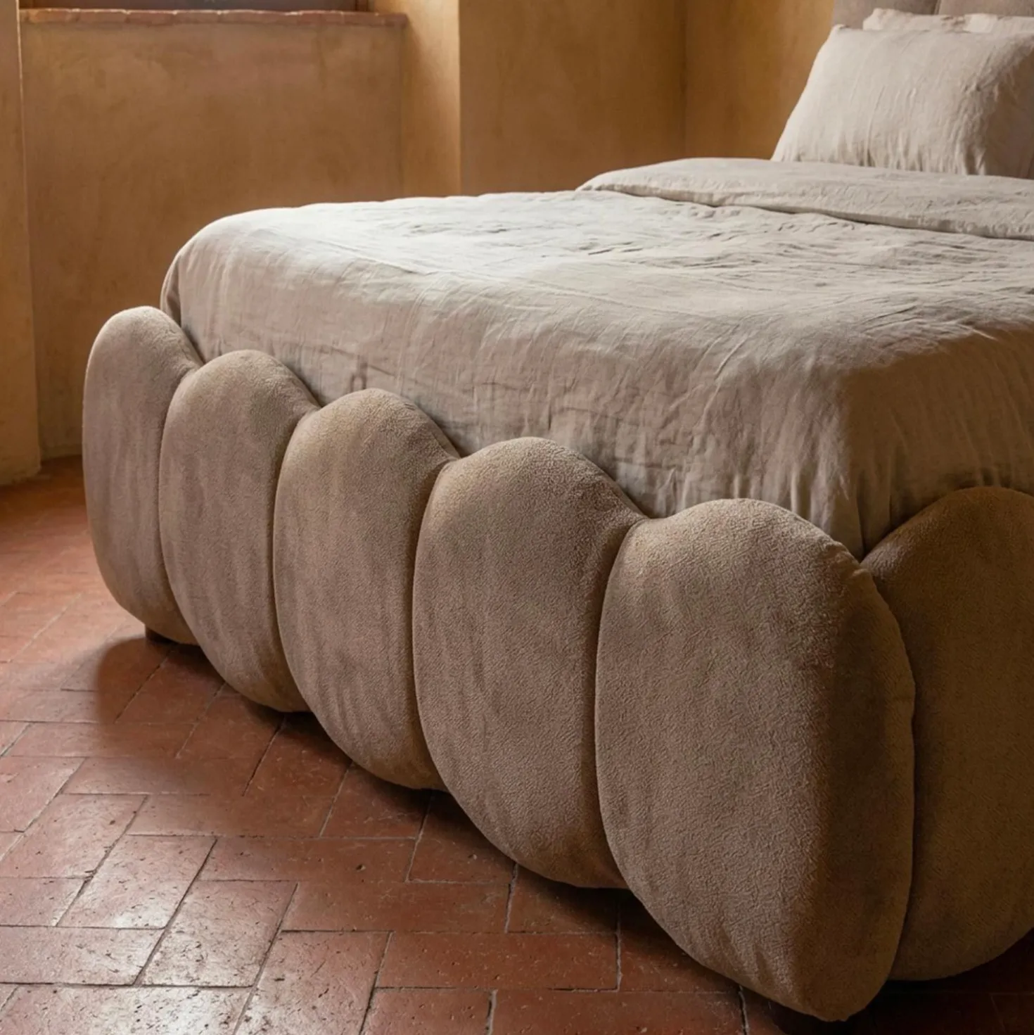 Lit-coffre design boule Bilbola avec sommier relevable 140x200cm Velours Taupe