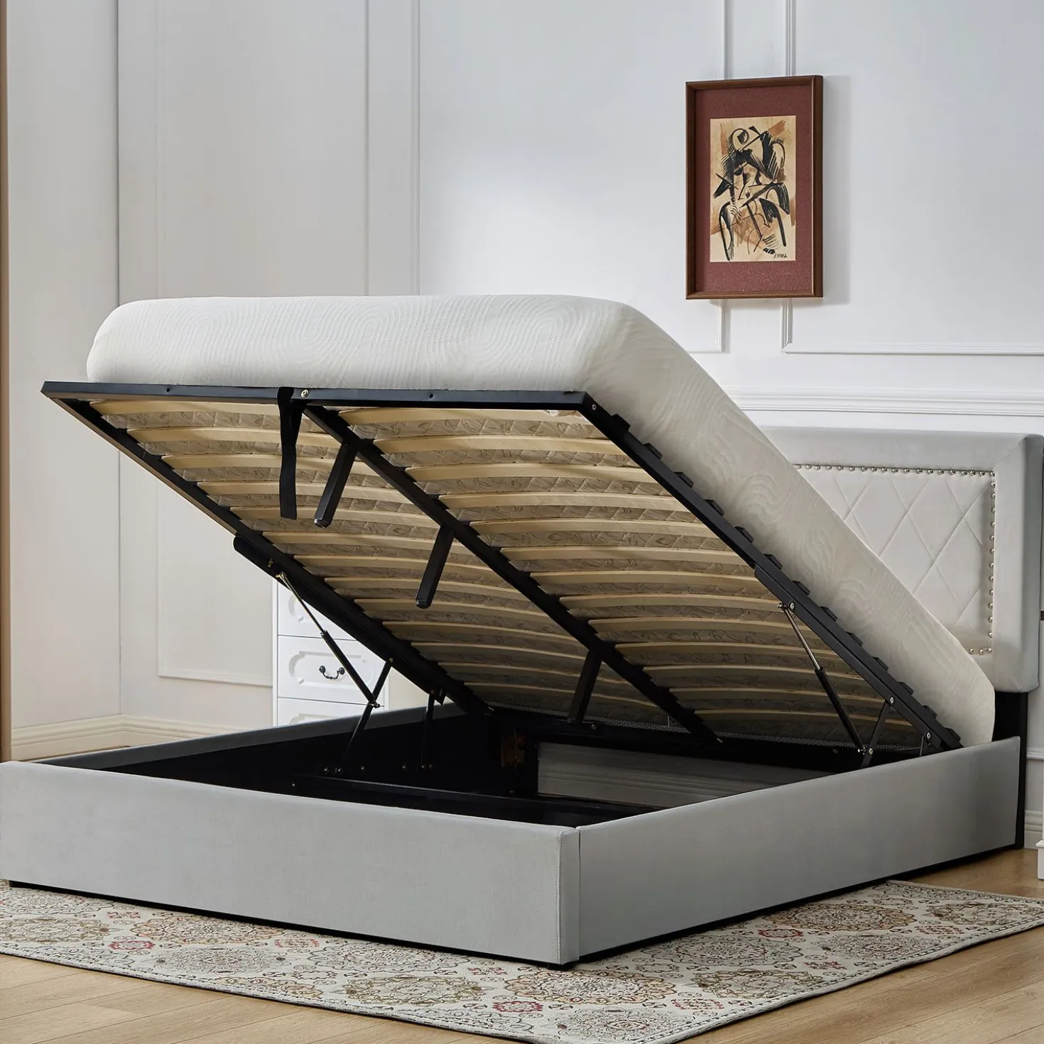 Lit coffre Sandiego avec sommier relevable 160x200cm et tête de lit cloutée Velours Gris clair