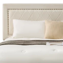 Lit coffre Sandiego avec sommier relevable 180x200cm et tête de lit cloutée Velours Beige clair