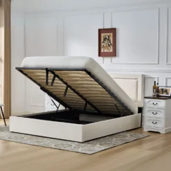 Lit coffre Sandiego avec sommier relevable 140x200cm et tête de lit cloutée Velours Beige