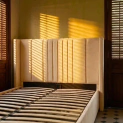 Lit complet avec sommier relevable prises USB et lumières intégrées Line 140x190cm Velours Beige