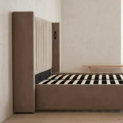 Lit complet avec sommier relevable prises USB et lumières intégrées Line 140x190cm Velours Taupe