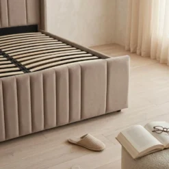 Lit complet avec sommier relevable prises USB et lumières intégrées Line 140x190cm Velours Taupe