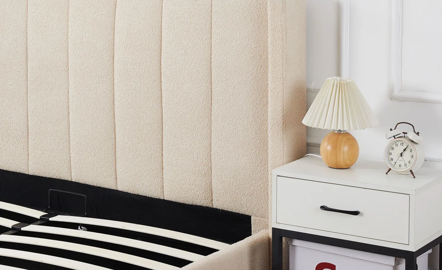 Lit double Magorial avec sommier relevable 160x200cm Tissu Bouclette Crème