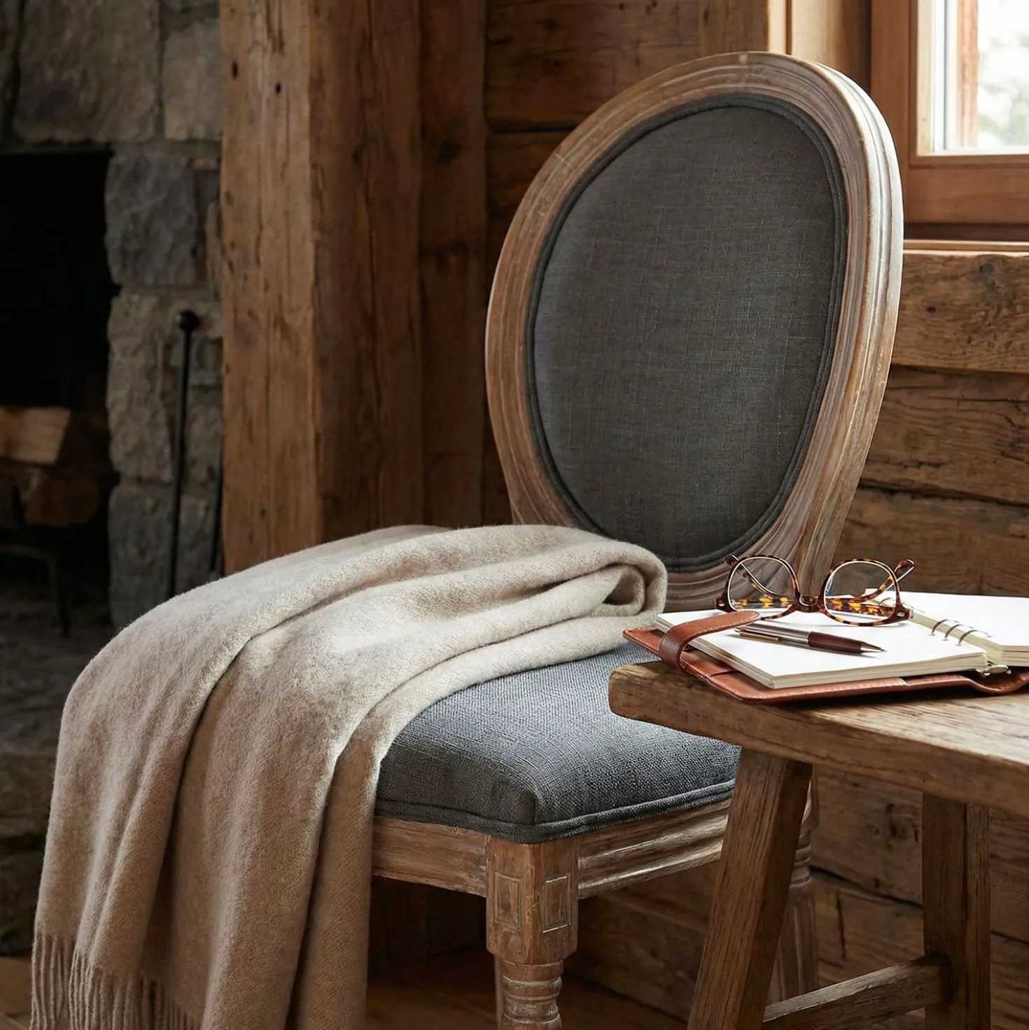 Lot de 20 chaises de style médaillon Louis XVI Tissu Gris Clair