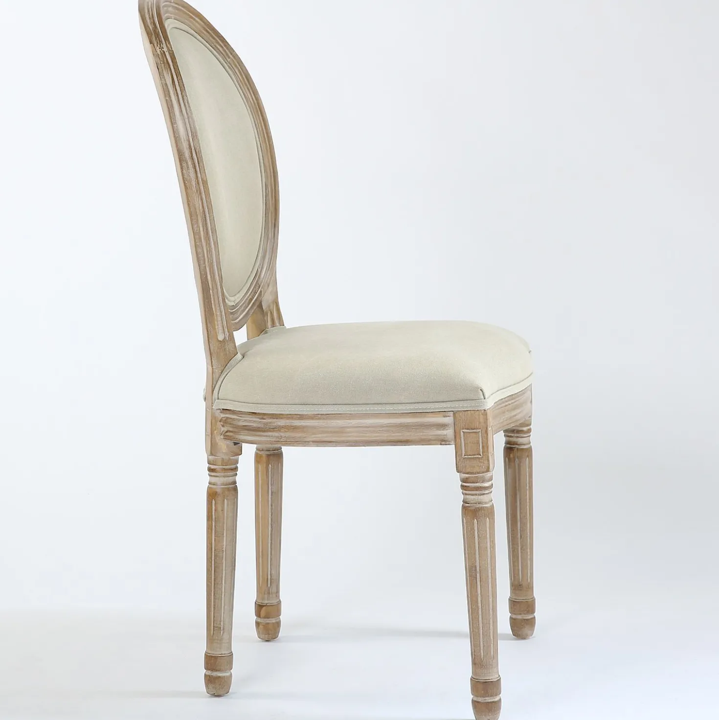 Lot de 2 chaises médaillon style Louis XVI Bois massif patiné clair et Tissu Beige