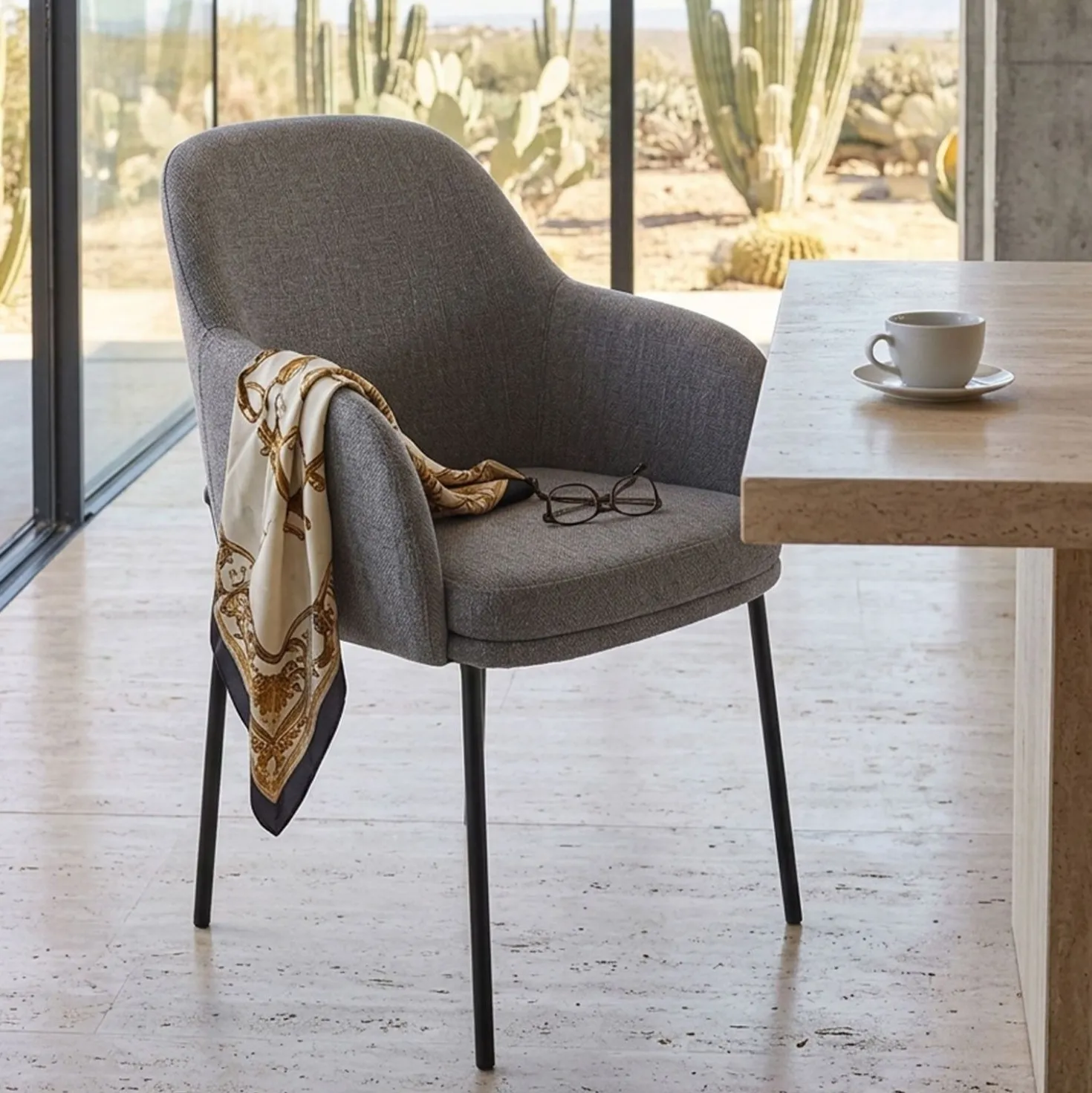 Lot de 2 chaises modernes matelassées Inaya Métal Noir et Tissu Gris