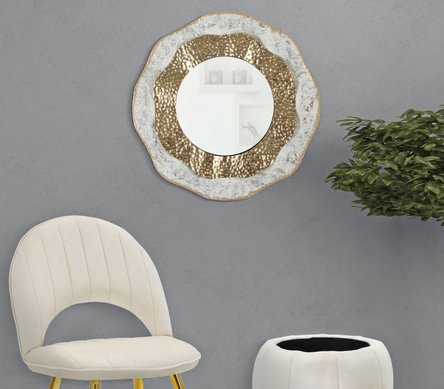 Miroir mural en métal doré et clair