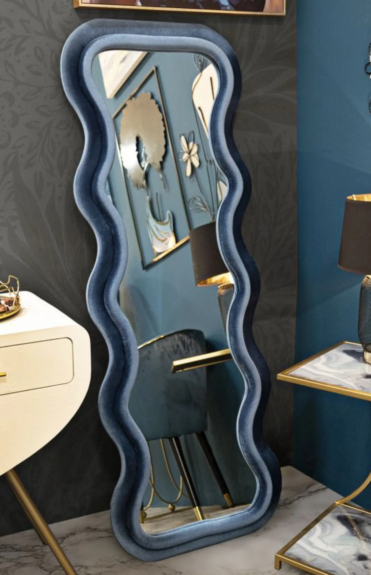 Miroir mural ondulé Emily Cadre en bois Velours Bleu
