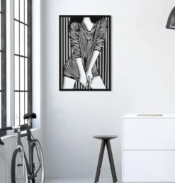 Panneau mural décoratif 3D Fer Noir silhouette féminine rayée