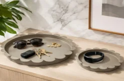 Plateau rond gris colombe set de 2 pièces métal bord ondulé