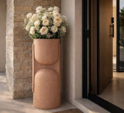 Porte-vase d'extérieur design futuriste en matériau Rose