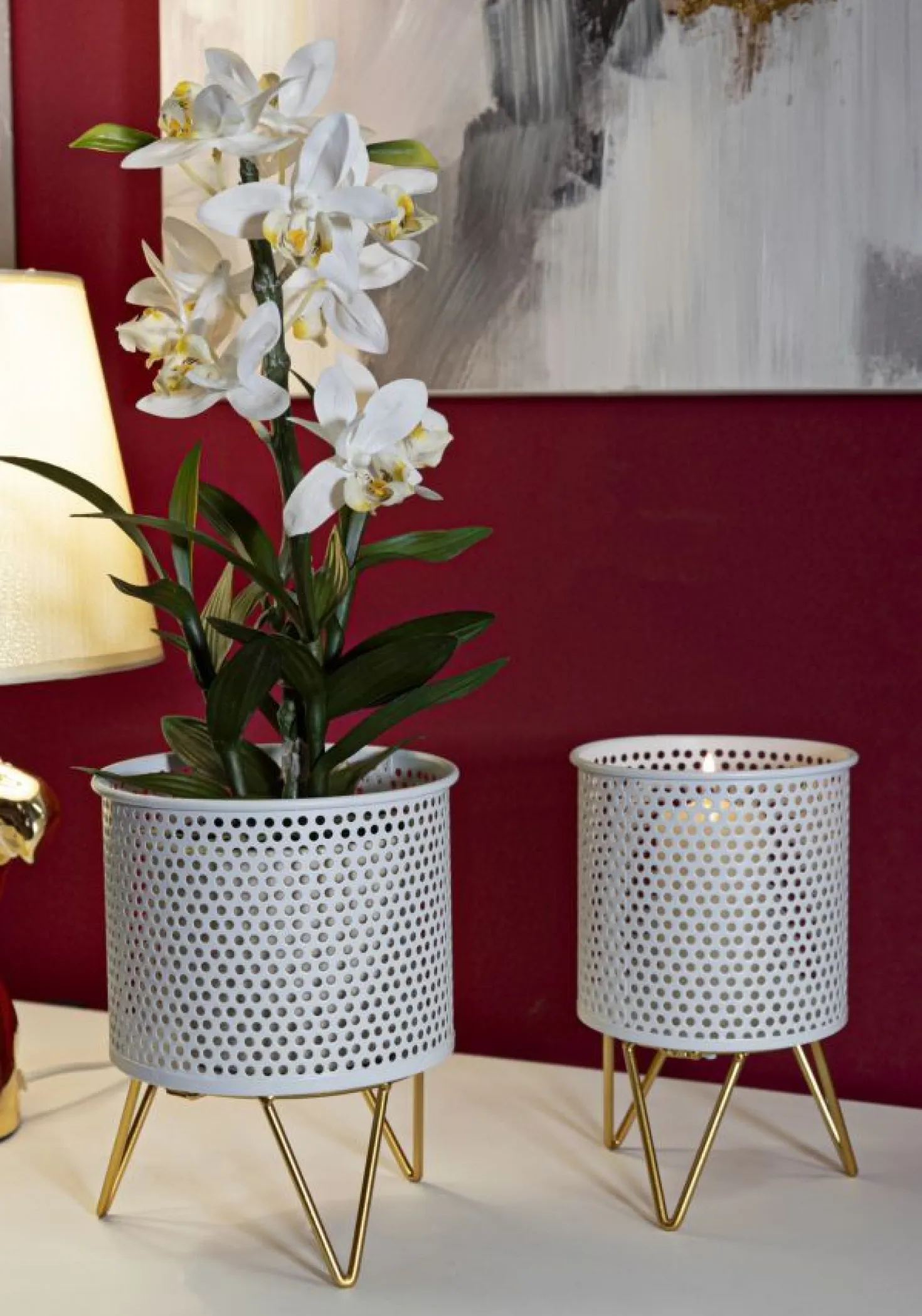 Porte-vases en métal blanc avec support en métal doré