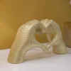 Sculpture Lover Gold Mains entrelacées cœur