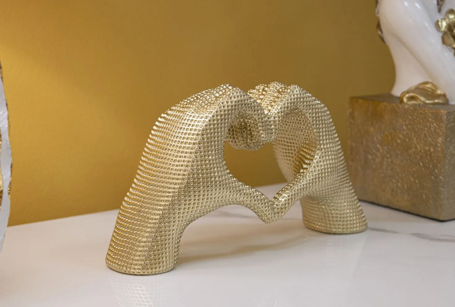 Sculpture Lover Gold Mains entrelacées cœur