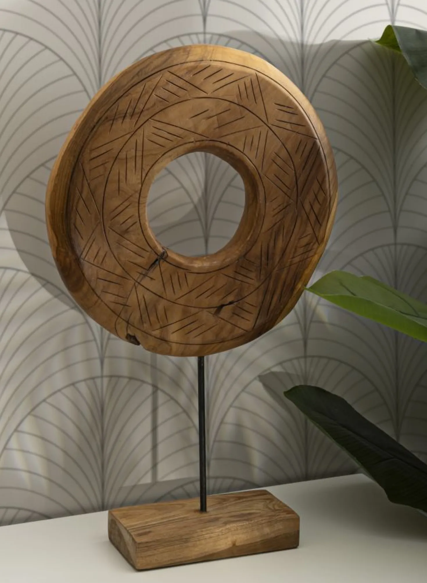 Sculpture ronde Teck recyclé motifs irréguliers