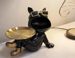 Statuette chien en polyrésine et métal noir avec plateau doré