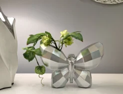 Vase Papillon en Résine Argentée