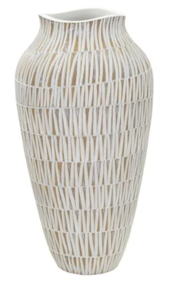 Vase polyrésine blanc décoré de sculptures géométriques et linéaires dorées