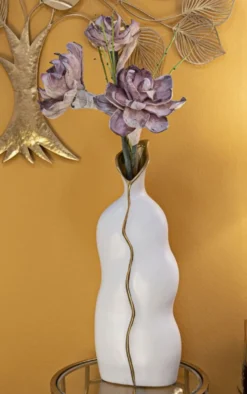 Vase sinueux céramique blanche détail doré